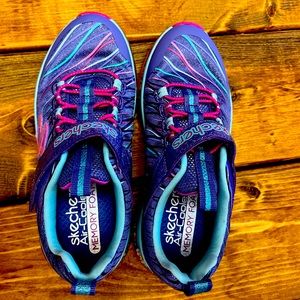 Size 2 GIRLS’ Sketchers- New in Box
